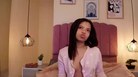 isabelgh_ online show from 11.11.25