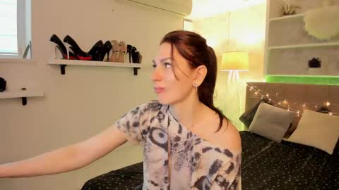 Snapshot of isabelkiss chatting on 04.19.26 IsabelKiss online show from 04.19.26