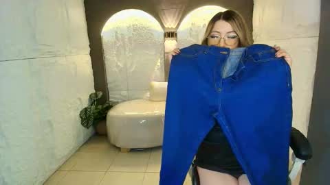 Snapshot of isabella__r chatting on 02.13.26 Isa online show from 02.13.26