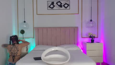 Isa Online 11pm to 5am Colombia time online show from 11.30.25