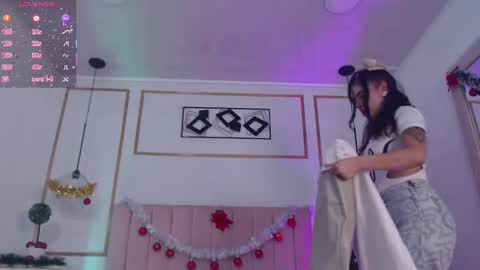 Isa Online 11pm to 5am Colombia time online show from 12.14.25