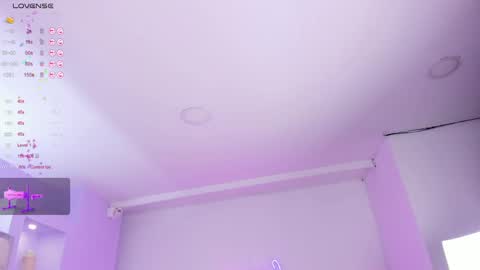 Snapshot of isabella_daniell chatting on 11.14.25 Isa online show from 11.14.25