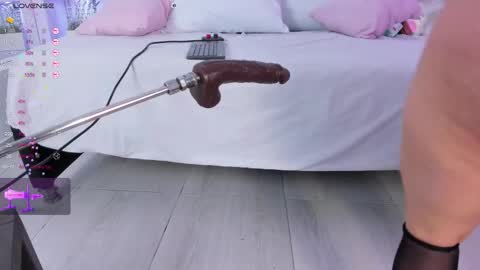 Snapshot of isabella_daniell chatting on 11.22.25 Isa online show from 11.22.25