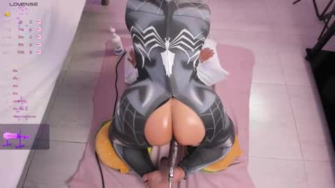 Snapshot of isabella_daniell chatting on 11.26.25 Isa online show from 11.26.25