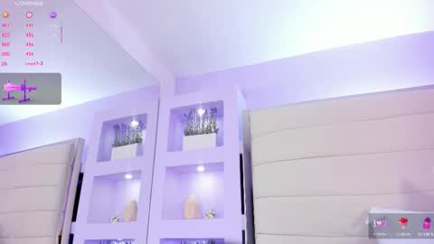 Snapshot of isabella_daniell chatting on 11.27.25 Isa online show from 11.27.25