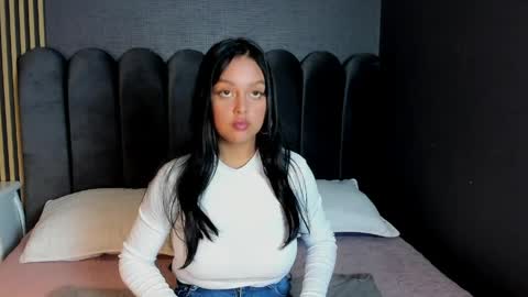 Snapshot of isabella_fg chatting on 03.27.26 Issa online show from 03.27.26