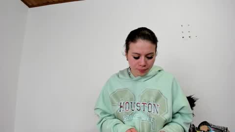 Snapshot of isabella_jaramillo chatting on 10.29.25 isabella_jaramillo online show from 10.29.25