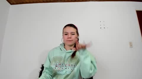 Snapshot of isabella_jaramillo chatting on 11.03.25 isabella_jaramillo online show from 11.03.25