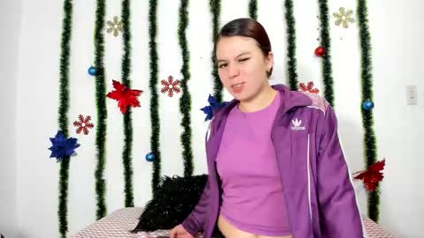 Snapshot of isabella_jaramillo chatting on 11.17.25 isabella_jaramillo online show from 11.17.25