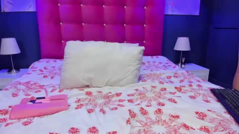 Snapshot of isabella_lovestory chatting on 12.15.25 isabella lovestory online show from 12.15.25