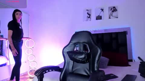 Snapshot of isabella_moon9 chatting on 07.18.26 Isabella Moon9 online show from 07.18.26