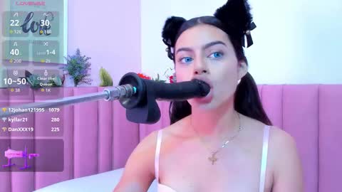 Snapshot of isabella_santos1 chatting on 10.17.25 Isabella online show from 10.17.25