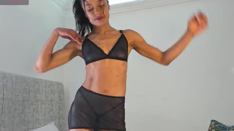 Snapshot of isabella_savina chatting on 11.14.25 Isabella online show from 11.14.25