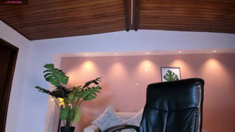 Isabella  Everyday From 0530 to 1430 Col Time online show from 01.15.25