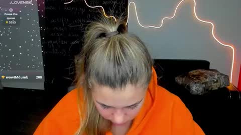 Snapshot of isabellabler chatting on 11.18.25 isabellabler online show from 11.18.25