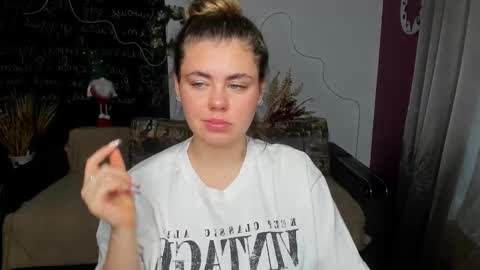 Snapshot of isabellabler chatting on 12.15.25 isabellabler online show from 12.15.25