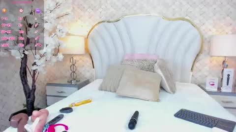 Snapshot of isabellakanned chatting on 11.11.25 Isabella online show from 11.11.25