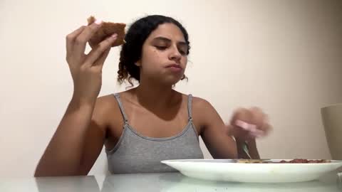 Snapshot of isabellakoffs chatting on 09.20.25 Isabella.. back again online show from 09.20.25