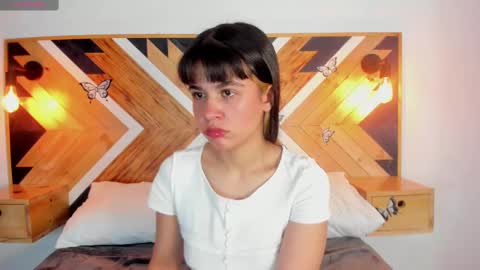 Snapshot of isabellamarinny chatting on 10.03.25 Isabella online show from 10.03.25