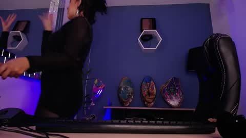 Isabella Montier online show from 03.09.25