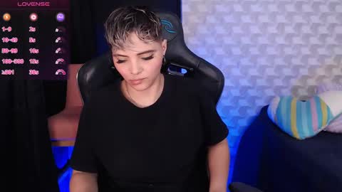 Snapshot of isabellamoutt chatting on 02.02.25 Isabella Mout online show from 02.02.25