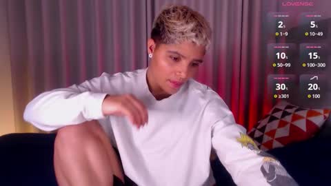 Isabella Mout  online show from 12.05.25