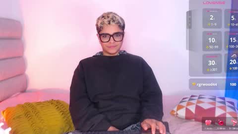 Isabella Mout  online show from 01.17.26