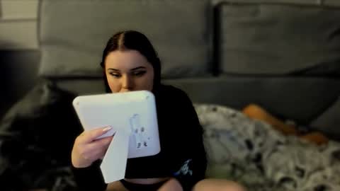 Isabella online show from 09.18.25