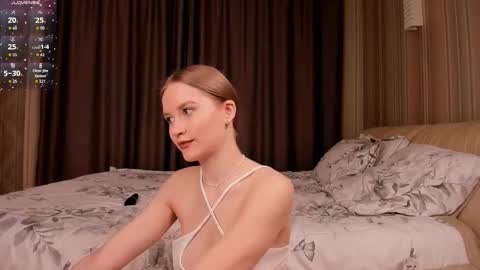 Snapshot of isabellatorrance chatting on 09.23.25 Bella online show from 09.23.25