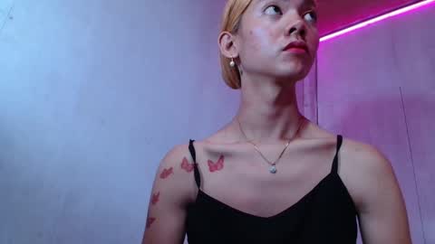 Snapshot of isabellatx chatting on 04.22.26 isabellatx online show from 04.22.26