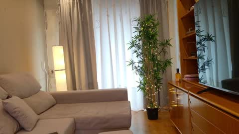 isabellauribe online show from 04.25.26