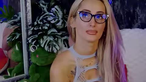 IsabelleEthan online show from 10.03.25
