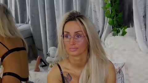 IsabelleEthan online show from 12.14.25