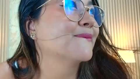 Snapshot of isabellmendez_ chatting on 06.19.26 IsabellMendez online show from 06.19.26