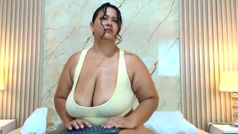 Snapshot of isabellmendez_ chatting on 07.28.26 IsabellMendez online show from 07.28.26