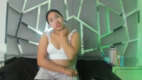 isabellrodriguez18 online show from 01.14.25