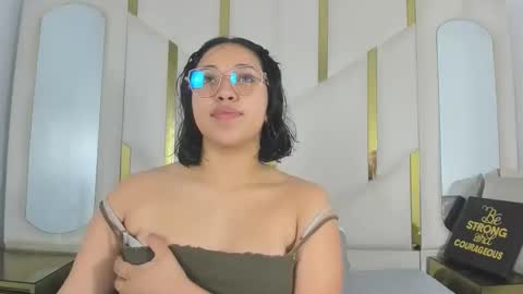 isabellrodriguez18 online show from 11.17.25