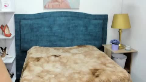 Isabel online show from 04.15.26