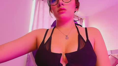 Snapshot of isahenao02 chatting on 02.21.26 ISABELLA online show from 02.21.26