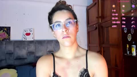 Isabela  online show from 11.26.25