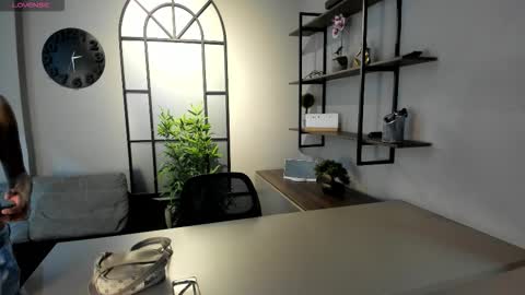 Snapshot of isasanders chatting on 10.29.25 I S A S AN D E R S online show from 10.29.25