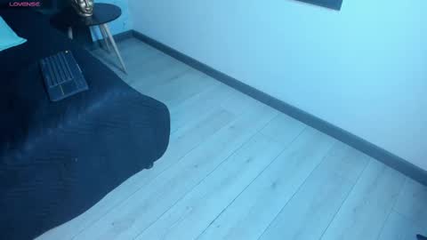 Snapshot of isasanders chatting on 11.08.25 I S A S AN D E R S online show from 11.08.25