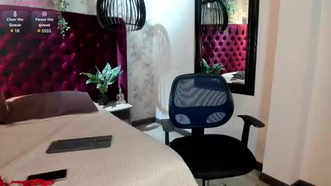 Snapshot of isasanders chatting on 11.09.25 I S A S AN D E R S online show from 11.09.25