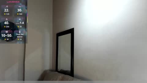 Snapshot of isasanders chatting on 11.30.25 I S A S AN D E R S online show from 11.30.25