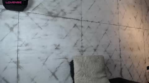 Snapshot of isasanders chatting on 12.17.25 I S A S AN D E R S online show from 12.17.25