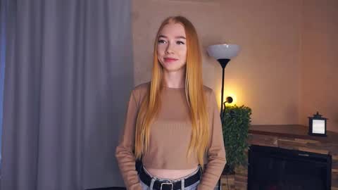 Snapshot of isauralindamood chatting on 11.29.25 Ramonita online show from 11.29.25