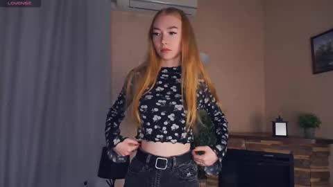 Snapshot of isauralindamood chatting on 12.02.25 Ramonita online show from 12.02.25