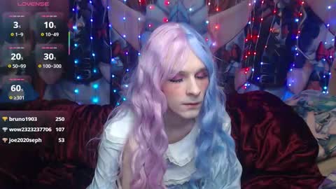 Snapshot of iselestias chatting on 10.26.25 Sele online show from 10.26.25