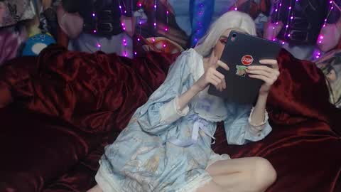 Snapshot of iselestias chatting on 10.27.25 Sele online show from 10.27.25