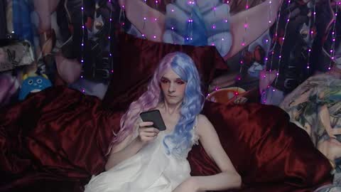 Snapshot of iselestias chatting on 10.30.25 Sele online show from 10.30.25